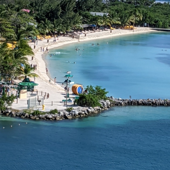 Meet your Posher, Christina - Picture 1 of 1